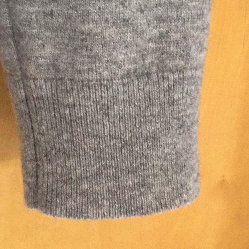 Vince Women’s 100% Cashmere V-Neck Sweater Light Heather Gray Size L - Picture 5 of 9